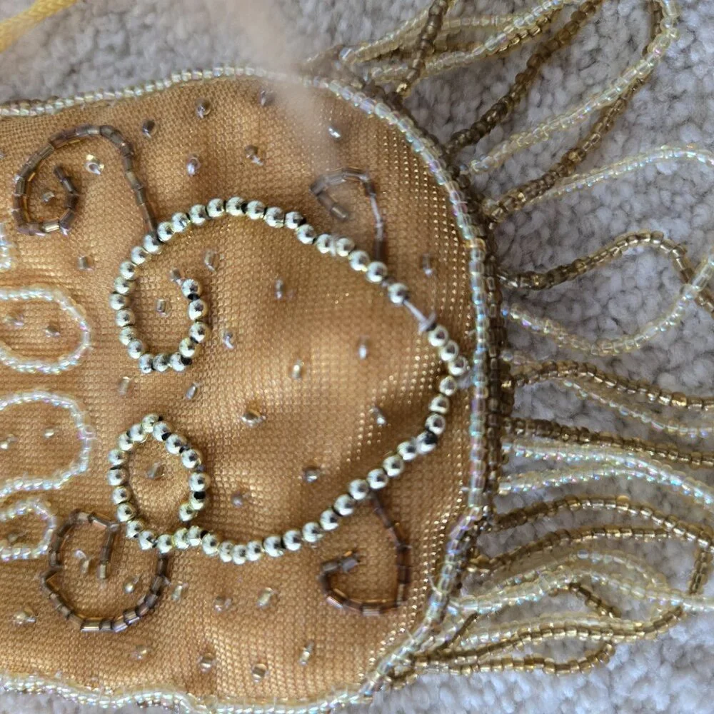 Small gold hand embroidered beaded purse for garden party - Picture 10 of 14